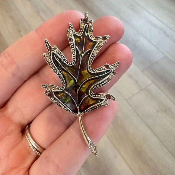 Vintage Liz Claiborne Signed Leaf Brooch Pin Enamel Gold Tone Rhinestones Fall - Picture 1 of 3